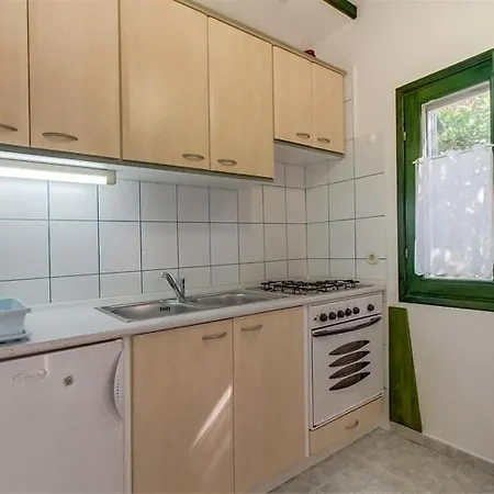 Julia Вели-Лошинь